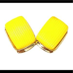 LISNER Vintage 1960s Yellow Gold Clip On Earrings